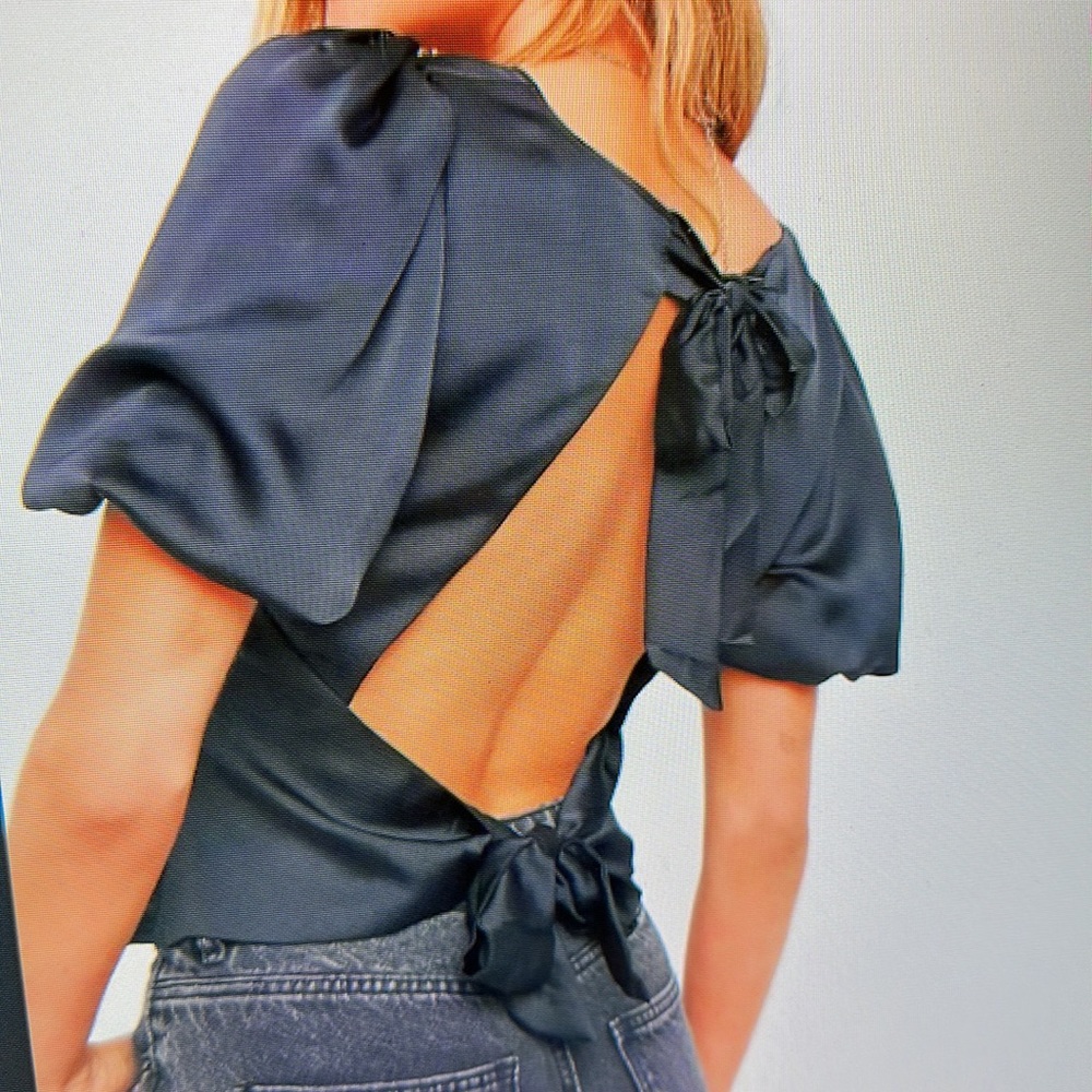 Abercrombie open back blouse